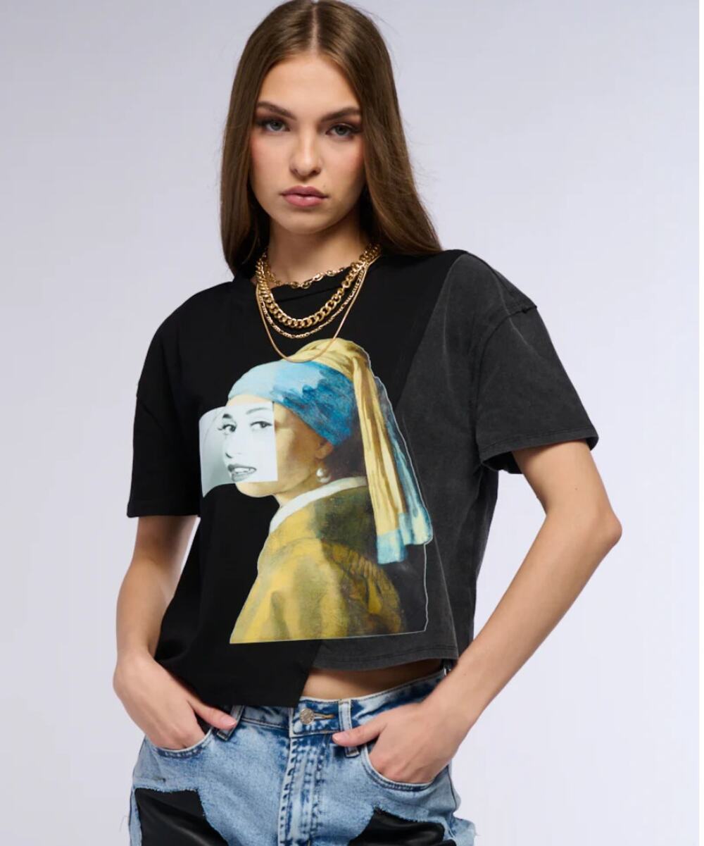 Akira Look This Way Graphic Tee in Black and Dark Grey Women's sz. L